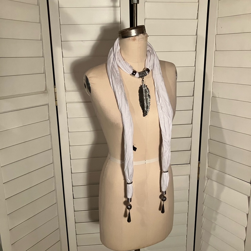 Cute white scarf with metal detail